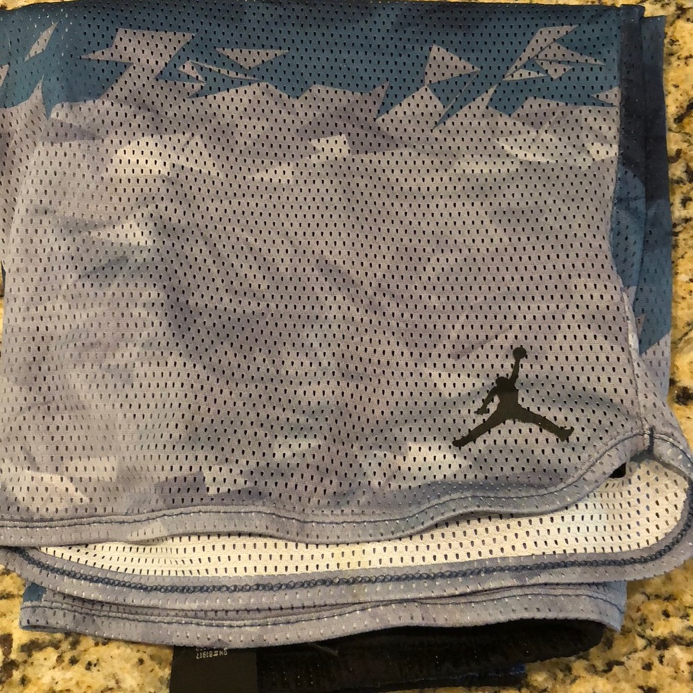 Shorts - Picture 2 of 3